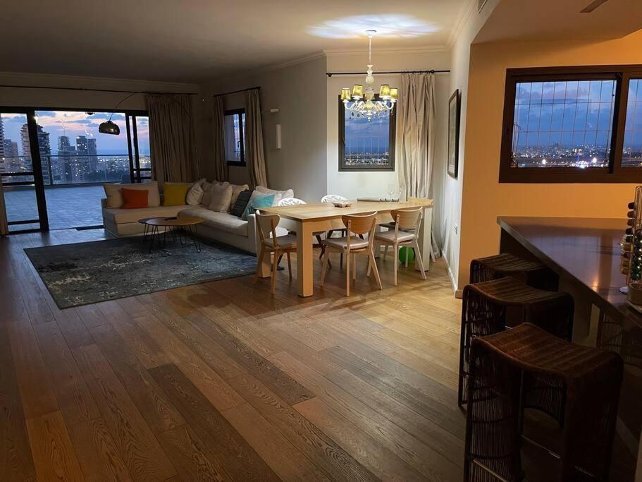 Beautiful Penthouse W/Amazing View, Prime Location Apartment Ramat Gan Exterior photo