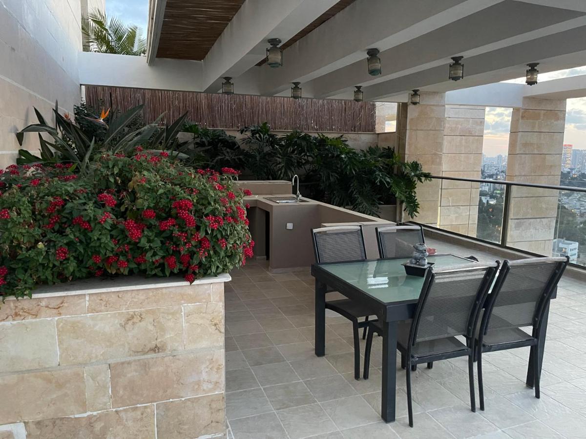 Beautiful Penthouse W/Amazing View, Prime Location Apartment Ramat Gan Exterior photo